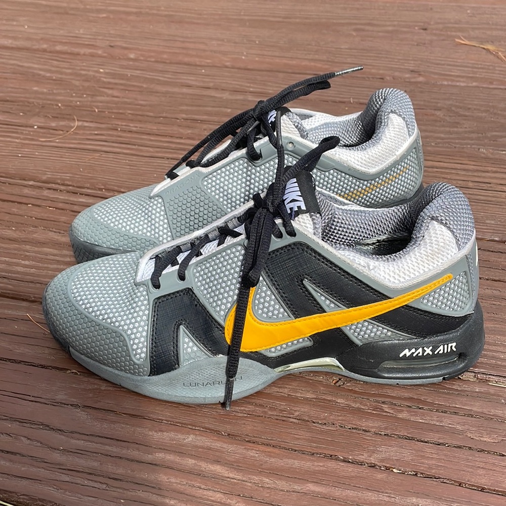Men’s (6.5)Grey Nike air max tennis sneakers